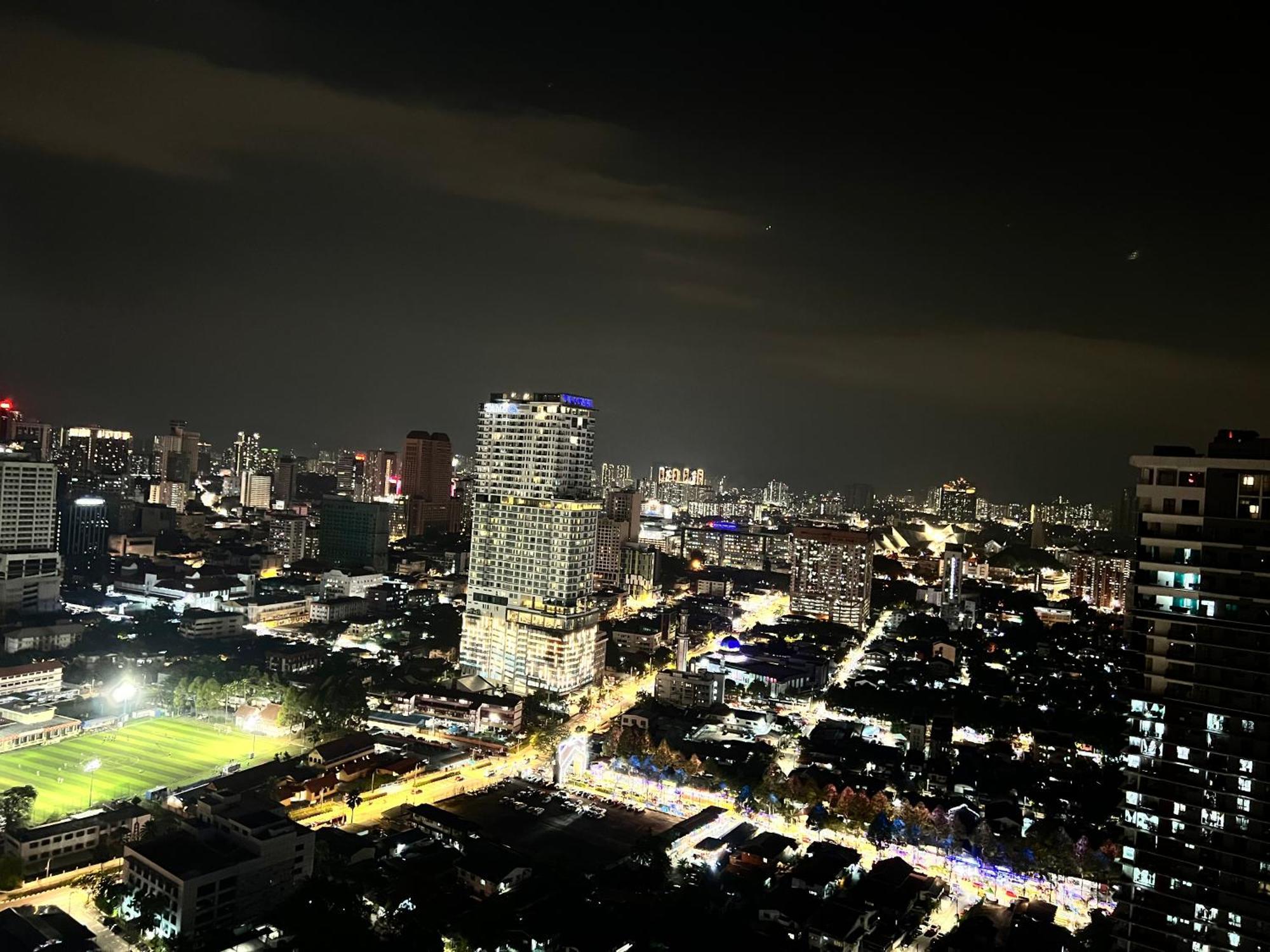 Mercu Summer Suites Klcc By Sweet Home Куала-Лумпур Экстерьер фото