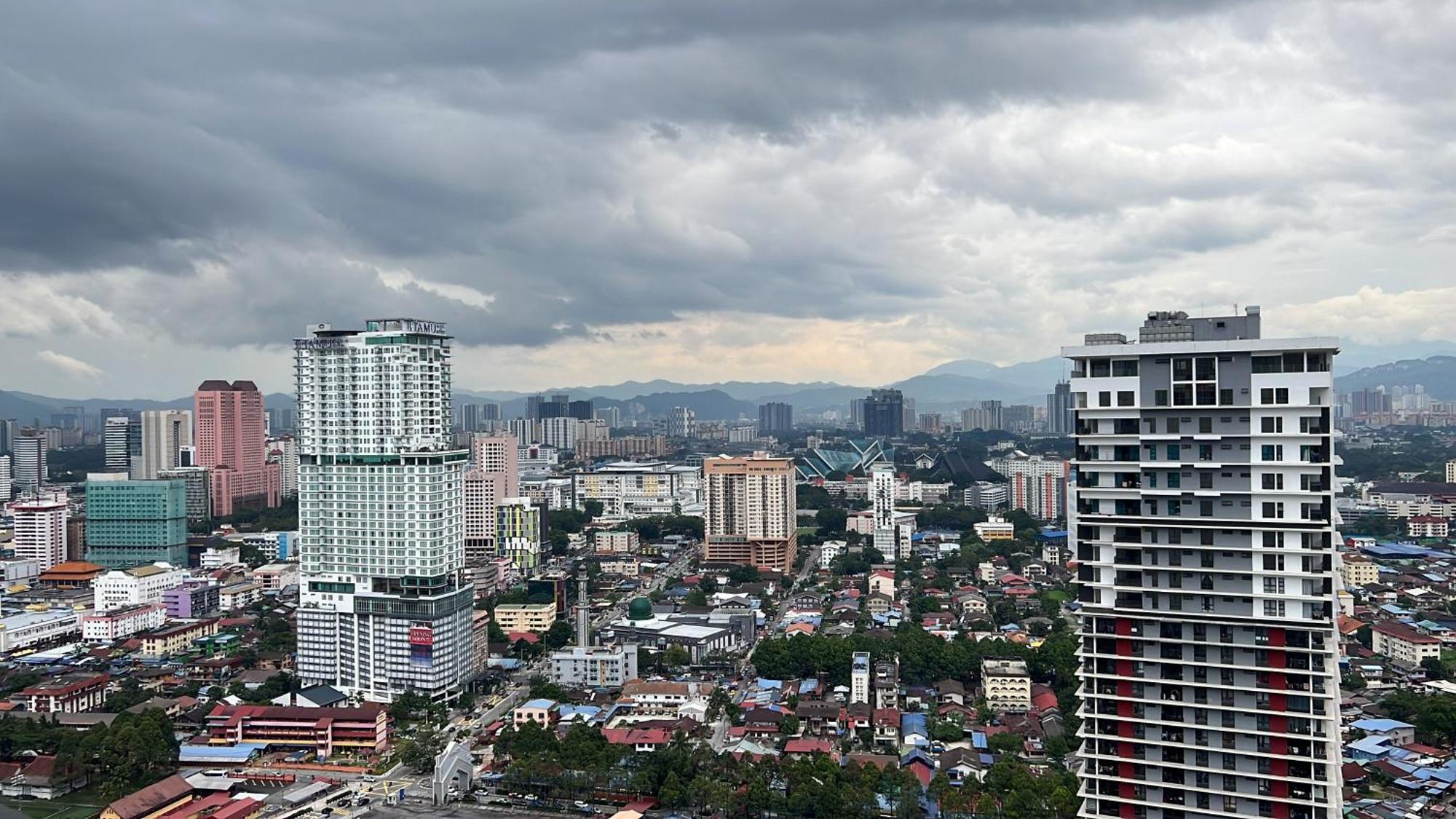 Mercu Summer Suites Klcc By Sweet Home Куала-Лумпур Экстерьер фото