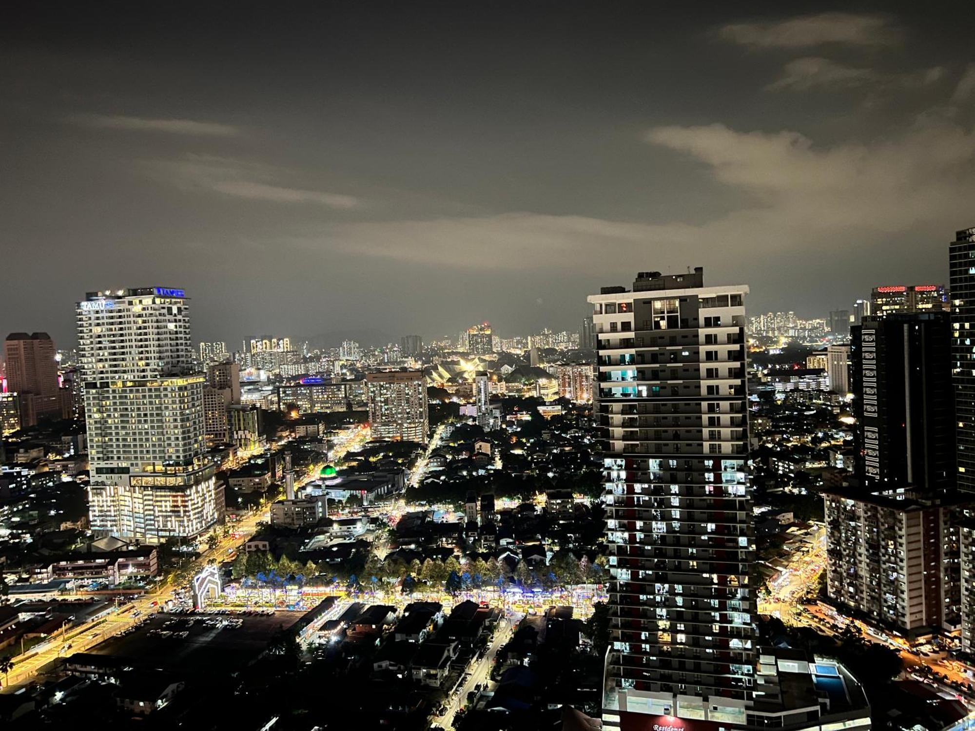Mercu Summer Suites Klcc By Sweet Home Куала-Лумпур Экстерьер фото