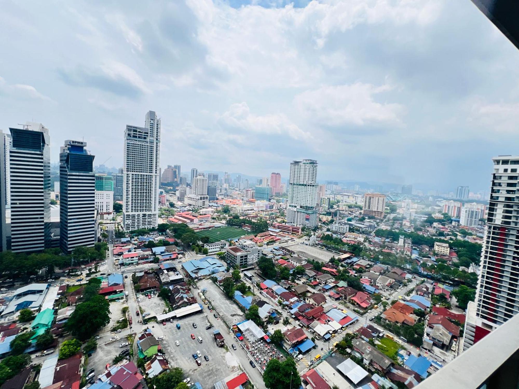 Mercu Summer Suites Klcc By Sweet Home Куала-Лумпур Экстерьер фото